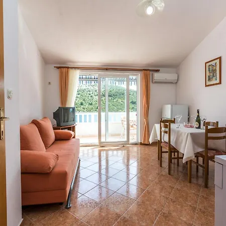 Miranda Apartment